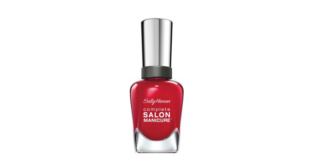 Rouge : le rouge Red my Lips de la collection Complete Salon Manucure, signée Sally Hansen.