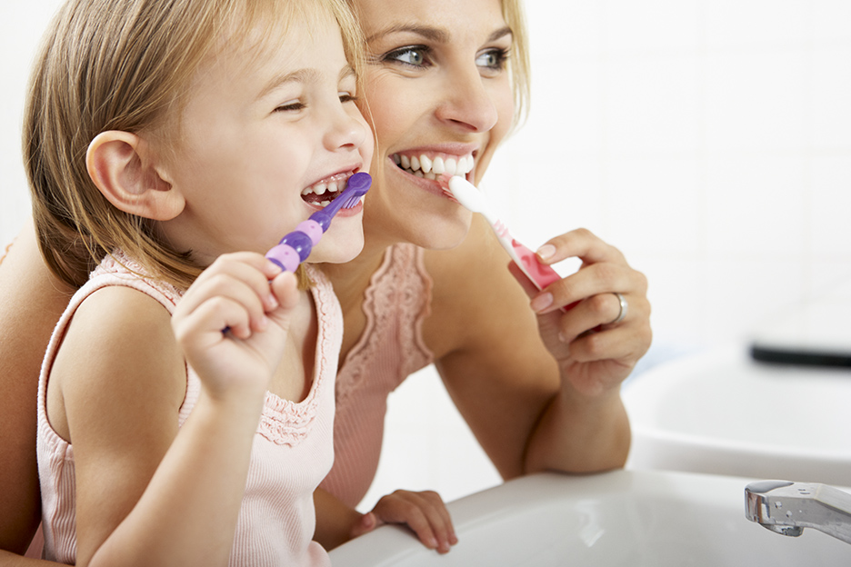Enfants : 5 trucs pour mieux prendre soin des petites dents