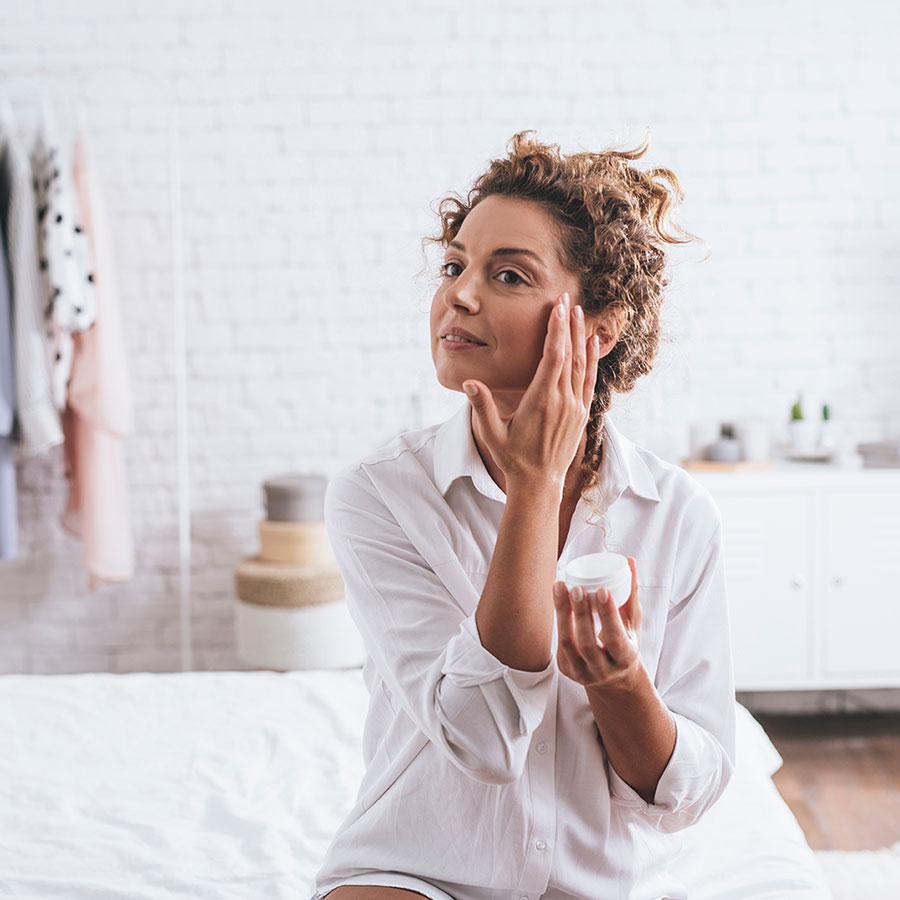 Soins capillaires et maquillage : rafraîchissez votre routine beauté