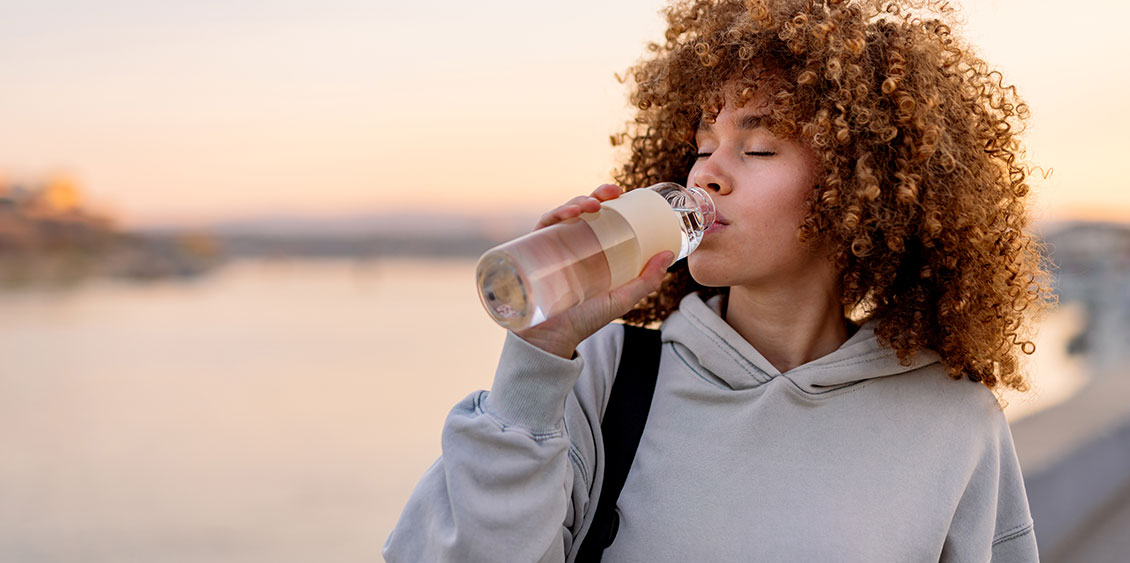 Boire beaucoup d’eau pour prévenir la déshydratation