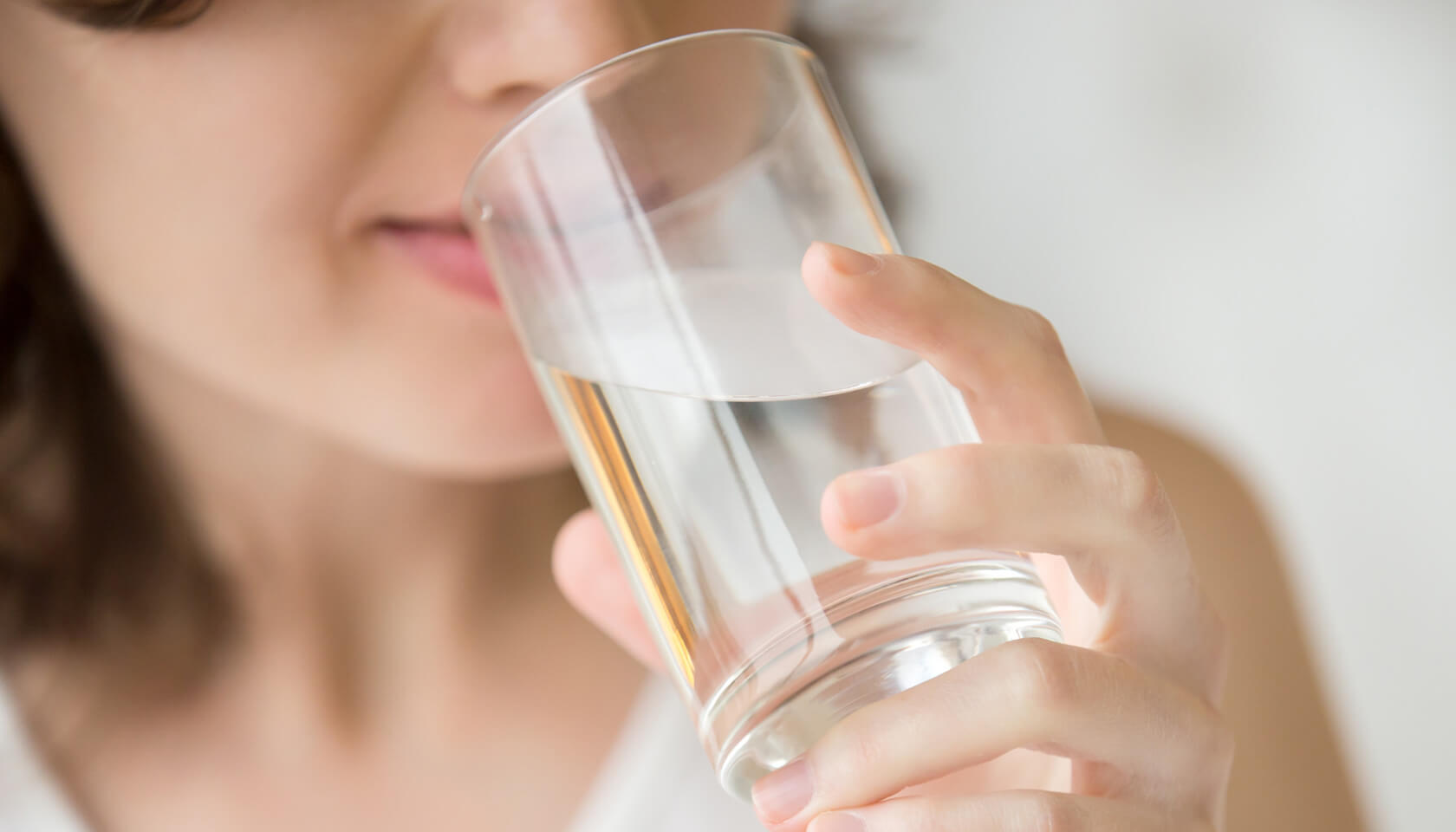 Buvez un grand verre d’eau dès le réveil