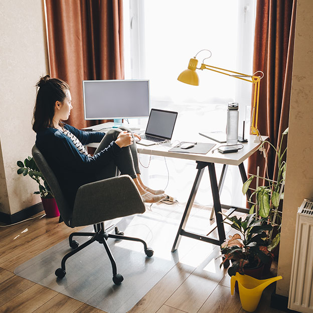 Télétravail : 3 astuces pour aménager votre espace de travail et soulager  vos douleurs -  - Votre chiropraticien au Québec – On s'occupe  de vous!